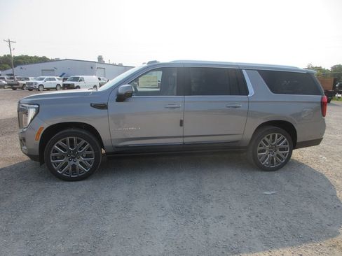 New 2026 GMC Yukon XL Denali Ultimate AWD/4WD image 7