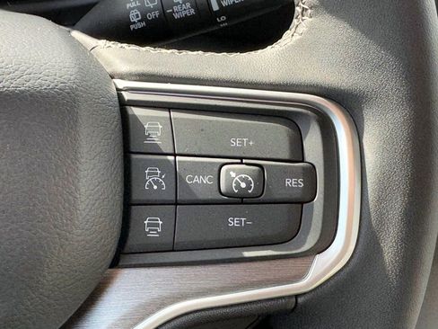 Used 2025 Jeep Wagoneer 4WD image 21