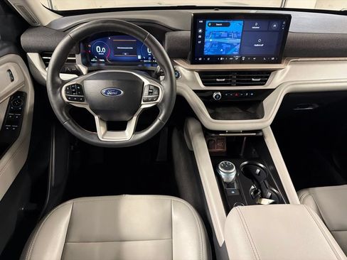 Certified 2025 Ford Explorer Active w/ Active Comfort Package AWD/4WD image 8