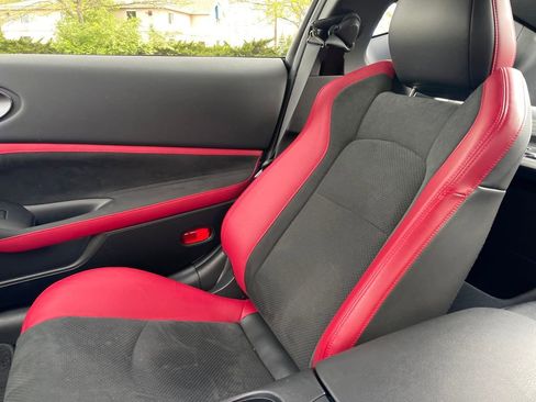 Used 2024 Nissan Z Performance w/ Floor Mat Package image 13