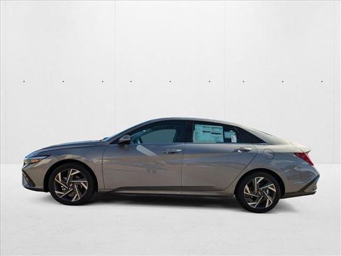 New 2025 Hyundai Elantra SEL image 5