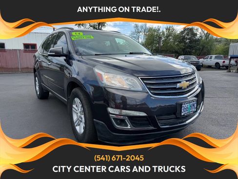 Used 2014 Chevrolet Traverse LT image 1