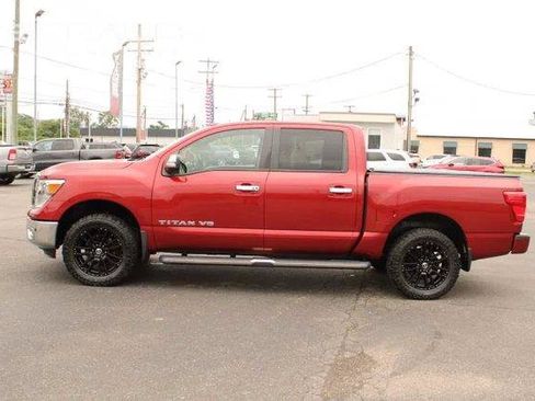 Used 2018 Nissan Titan SL AWD/4WD image 5
