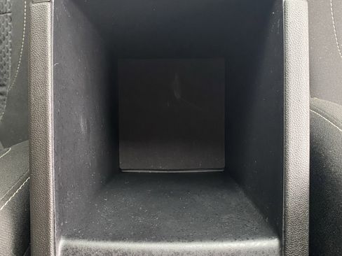 Used 2023 GMC Acadia SLE w/ Driver Convenience Package image 17