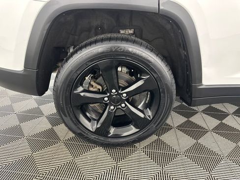Certified 2023 Jeep Grand Cherokee Limited w/ Black Appearance Package AWD/4WD image 37