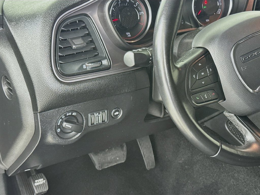 Used 2023 Dodge Challenger SXT RWD image 11