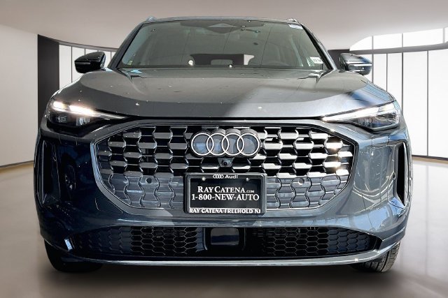 Used 2025 Audi Q5 Premium w/ Convenience Package AWD/4WD image 2