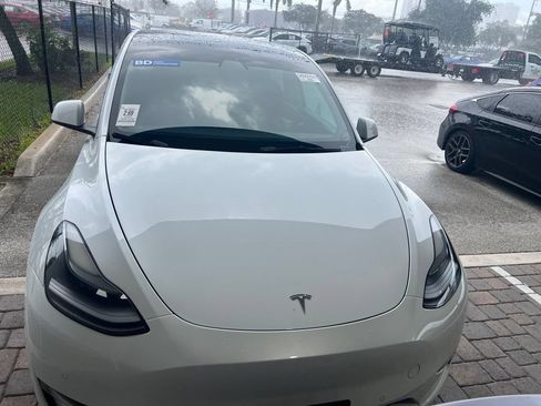 Used 2022 Tesla Model Y Performance AWD/4WD image 3