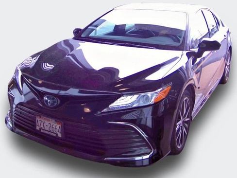 Used 2023 Toyota Camry XLE w/ Cold Weather Package FWD image 2