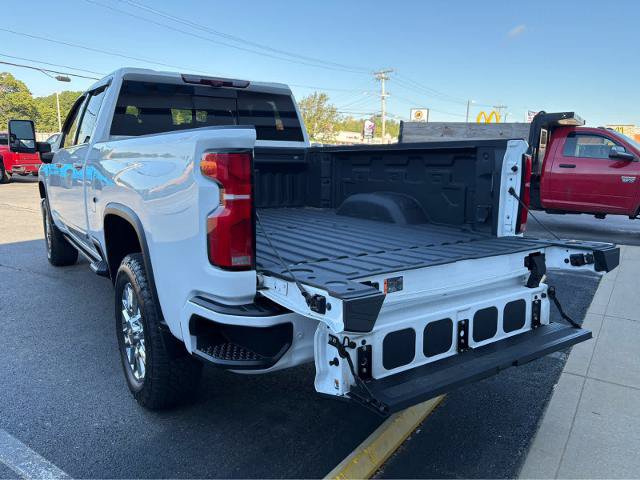 Used 2024 Chevrolet Silverado 3500 High Country w/ High Country Premium Package AWD/4WD image 7