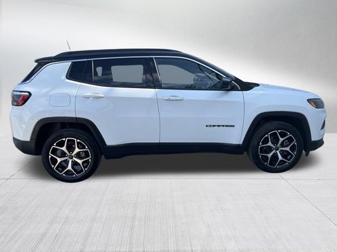 Used 2025 Jeep Compass Limited AWD/4WD image 5