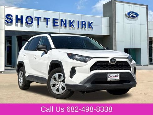 Used 2019 Toyota RAV4 LE FWD image 1