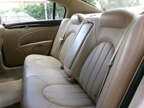 Used 2007 Buick Lucerne CXL w/ Luxury Package FWD image 36
