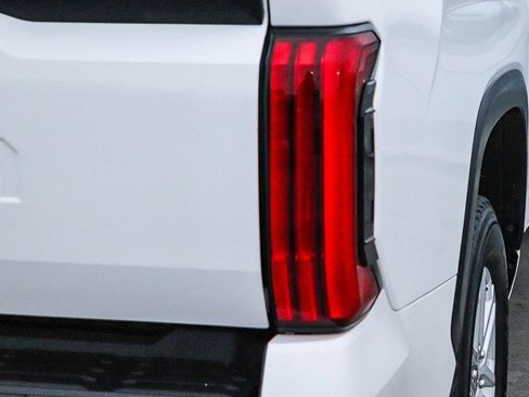 Used 2022 Toyota Tundra SR5 w/ SR5 Convenience Package RWD image 10