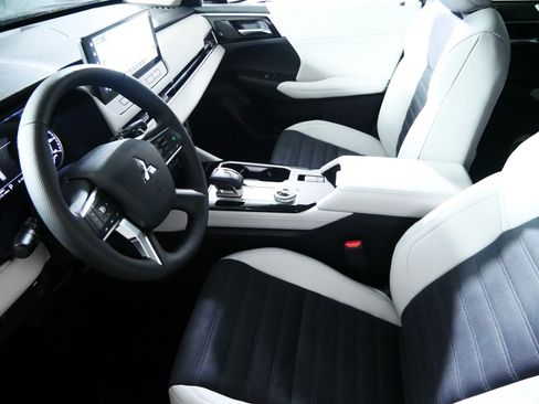 New 2026 Mitsubishi Outlander SE AWD/4WD image 4