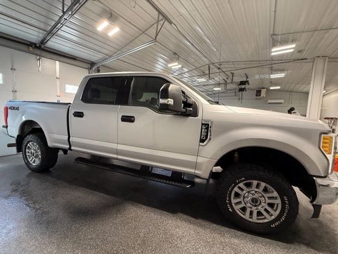 Used 2017 Ford F250 XLT AWD/4WD image 5
