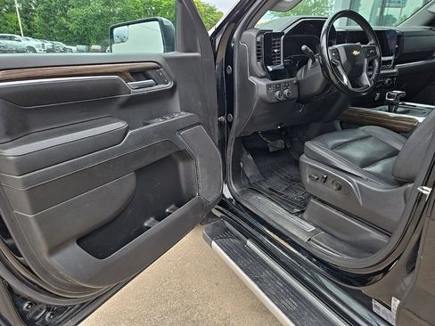 Used 2024 Chevrolet Silverado 1500 LT w/ Leather Package AWD/4WD image 40