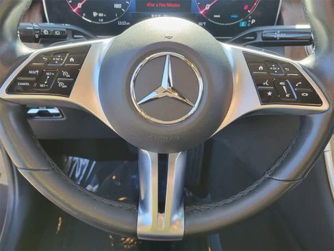 Used 2024 Mercedes-Benz GLC 300 image 17