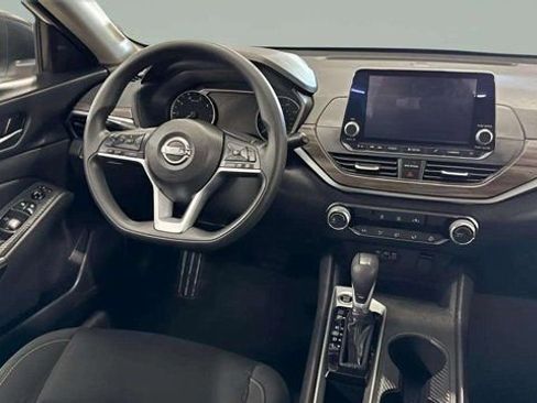 Used 2025 Nissan Altima 2.5 SV image 31