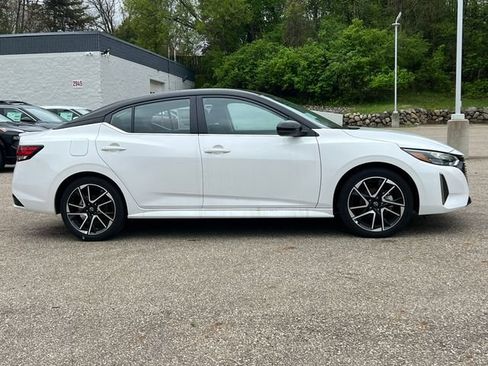 New 2025 Nissan Sentra SR FWD image 41