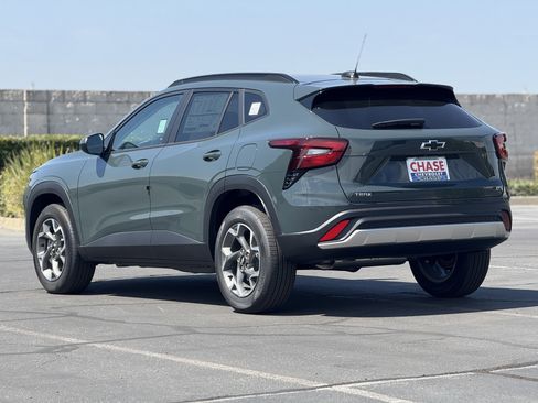 New 2025 Chevrolet Trax LT w/ LT Convenience Package image 4