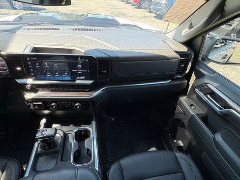 Used 2024 Chevrolet Silverado 1500 LT Trail Boss w/ Convenience Package II AWD/4WD image 17