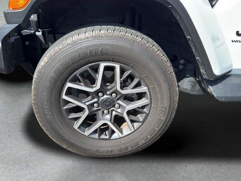 Used 2026 Jeep Wrangler Unlimited Sahara AWD/4WD image 16