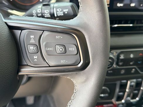 Used 2025 Jeep Wrangler Unlimited Sport AWD/4WD image 15