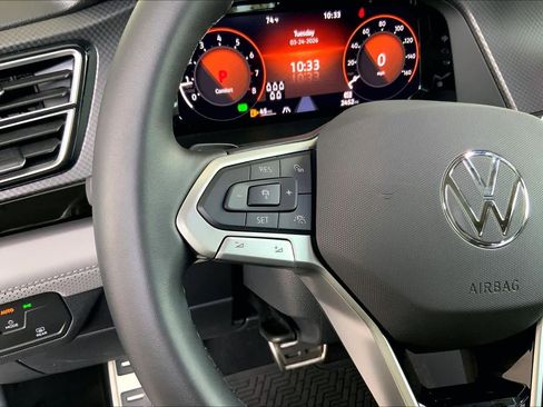 Used 2025 Volkswagen Atlas Peak Edition SE image 24