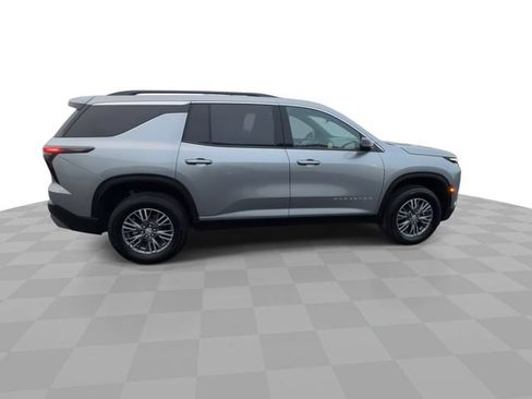 Certified 2025 Chevrolet Traverse LT image 10