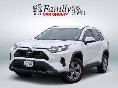 Used 2022 Toyota RAV4 XLE image 1