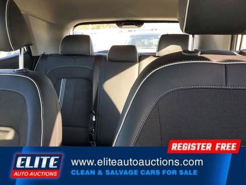 Used 2024 Hyundai Venue Limited image 20