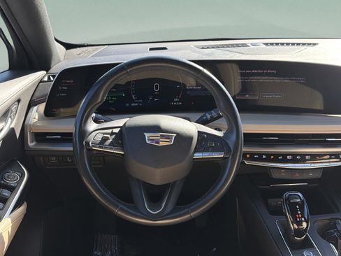 Used 2024 Cadillac XT4 Premium Luxury image 18