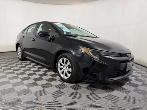 Used 2025 Toyota Corolla LE FWD image 6