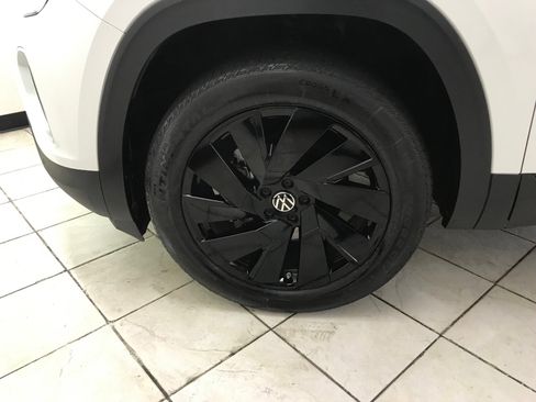 Used 2024 Volkswagen Atlas SE AWD/4WD image 7