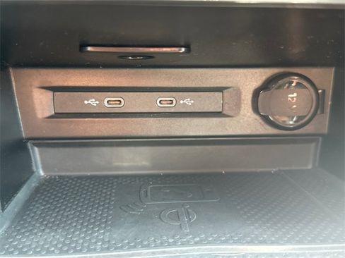 Certified 2024 Volkswagen Tiguan SE R-Line image 33