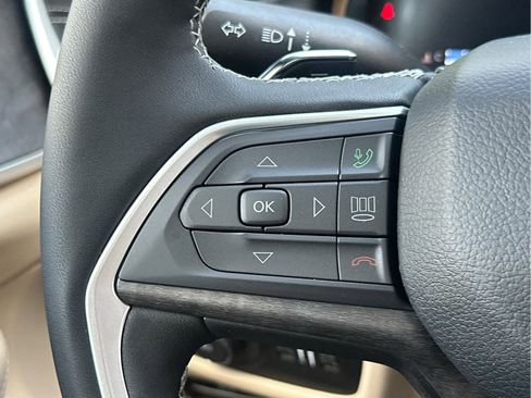 New 2025 Jeep Grand Cherokee Limited w/ Luxury Tech Group II image 34