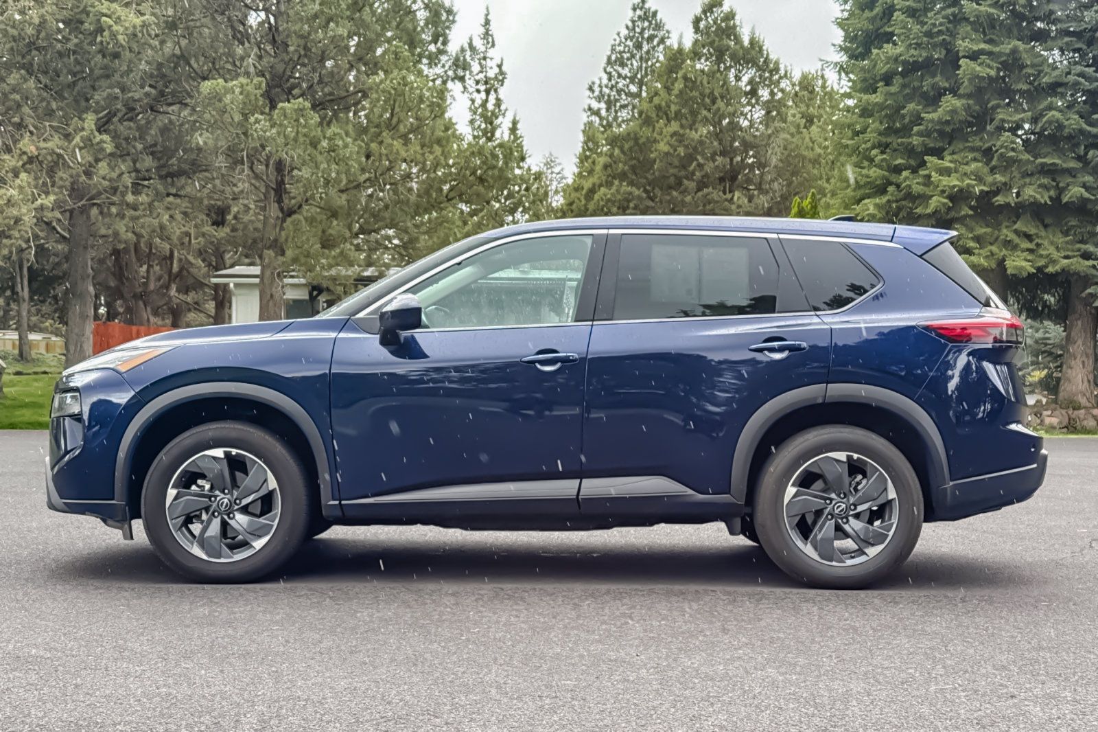 Used 2025 Nissan Rogue SV FWD image 8