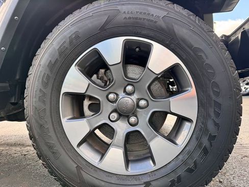 Used 2021 Jeep Wrangler Unlimited Sahara image 29