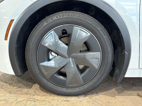 Certified 2025 Toyota Prius Plug-In Hybrid image 10