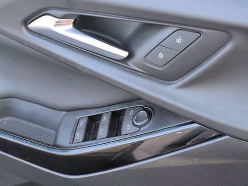 Used 2025 Chevrolet Equinox LT FWD image 19