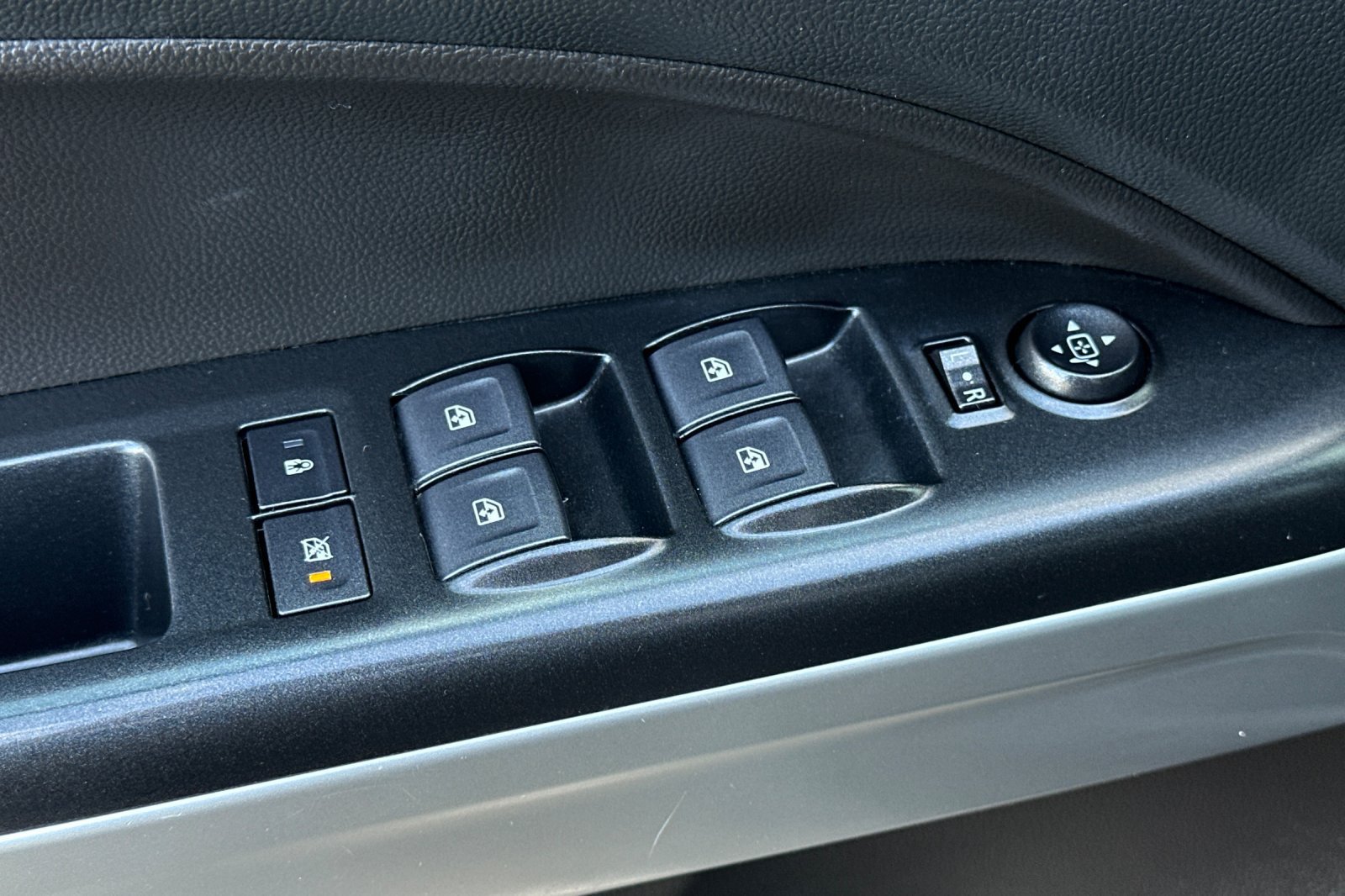 Used 2022 Chevrolet Colorado ZR2 w/ ZR2 Midnight Special Edition AWD/4WD image 12