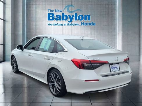 Used 2024 Honda Civic Touring image 3