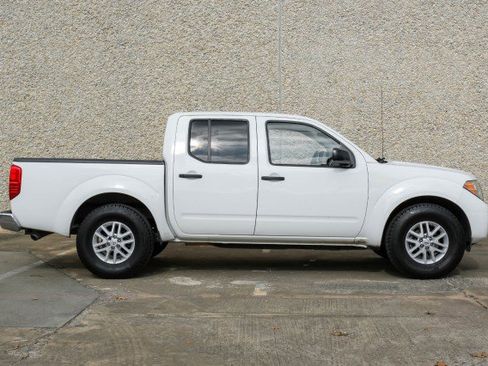 Used 2018 Nissan Frontier SV w/ Value Truck Package image 9