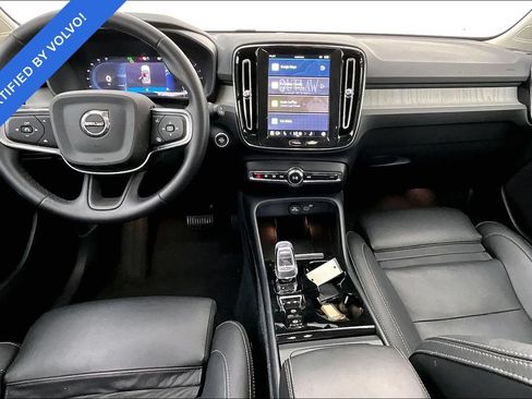 Used 2025 Volvo XC40 B5 Plus AWD/4WD image 18