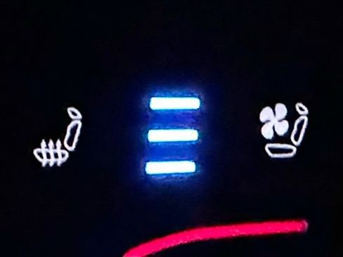 Used 2023 Jeep Grand Cherokee Limited w/ Luxury Tech Group II image 19