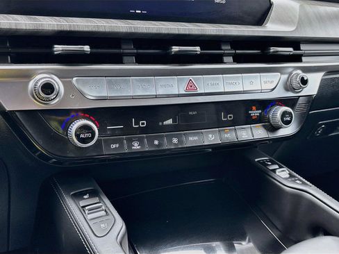 Used 2025 Kia Telluride EX w/ EX Captain's Chair Package FWD image 16