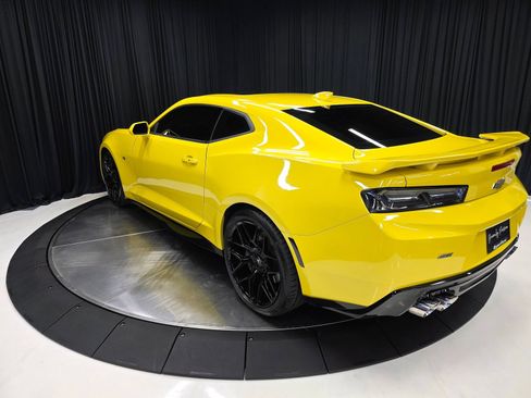 Used 2017 Chevrolet Camaro SS RWD image 13