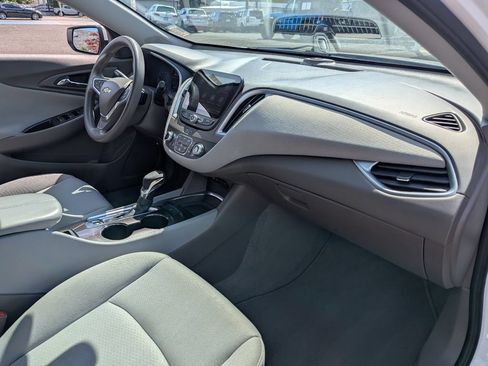 Used 2022 Chevrolet Malibu LT FWD image 34