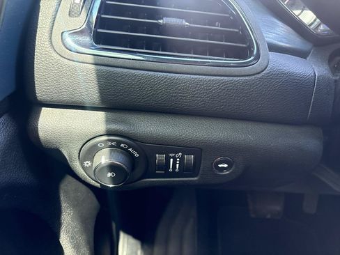 Used 2015 Chrysler 200 S FWD image 15